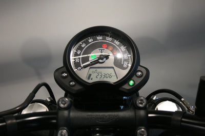 TRIUMPH BONNEVILLE BOBBER BLACK