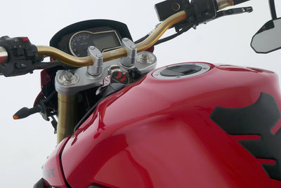 SUZUKI GSR 750