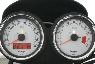 TRIUMPH THRUXTON 900