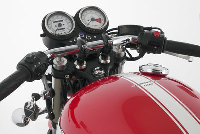 TRIUMPH THRUXTON 900