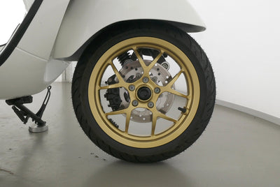 VESPA GTS 125 RACING SIXTIES
