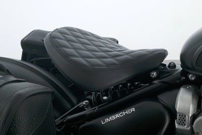 TRIUMPH BONNEVILLE BOBBER  BLACK