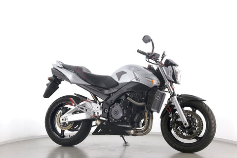 SUZUKI GSR 600