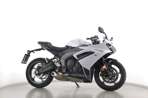 TRIUMPH DAYTONA 660