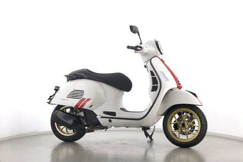 VESPA GTS 125 RACING SIXTIES