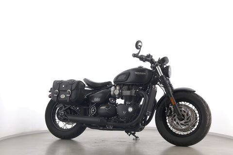 TRIUMPH BONNEVILLE BOBBER  BLACK